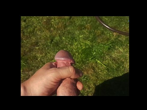❤️ A guapa quente recibe o seu coño rosa fodido e corre cun chorro nun xardín de verán ️❌ Porno en % gl.pornhills-com.ru % ❌️