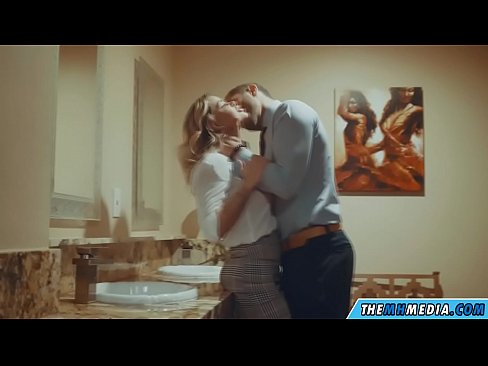 ❤️ Cando unha loura tetona seduce nun baño público ️❌ Porno en % gl.pornhills-com.ru % ❌️